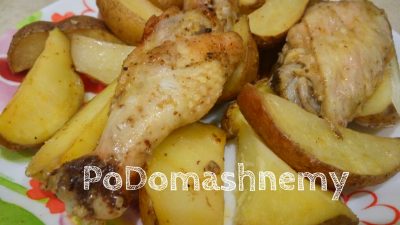 Картошка с куриными крылышками в духовке