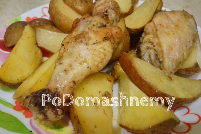 Картошка с куриными крылышками в духовке
