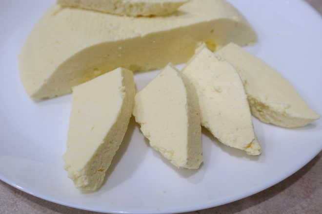 Домашний сыр с лимонным соком