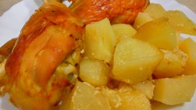 Курица запеченная с картошкой в духовке