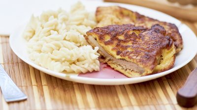 Отбивная свинина в сырном кляре