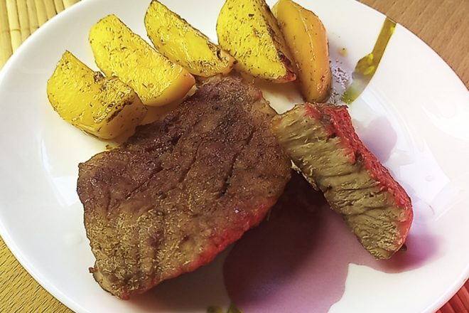 Свинина, запеченная с картошкой в специях с чесноком – пошаговый рецепт приготовления с фото
