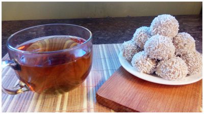 Конфеты из творога с бананом и печеньем