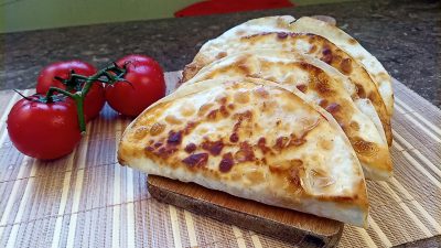 Кесадилья с курицей и овощами в лаваше