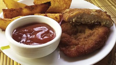 Куриный шницель с запеченным в духовке картофелем