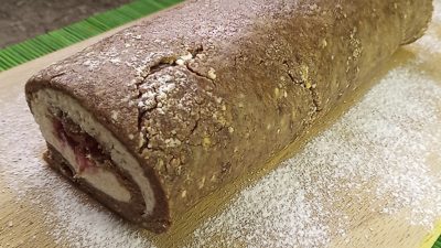 Рулет из печенья с творожной начинкой и повидлом