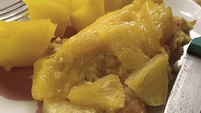 Куриное филе с ананасами и сыром в духовке