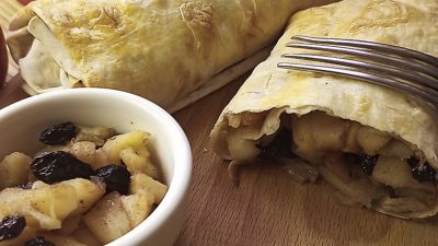Ленивый штрудель с яблоками и корицей из лаваша