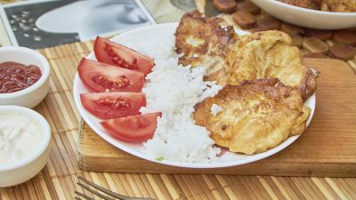Пангасиус в сметанном кляре на сковороде
