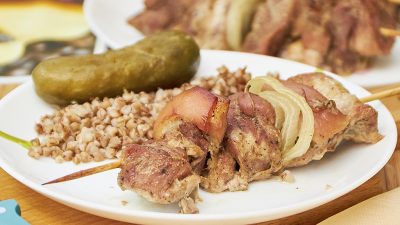 Шашлык из грудинки и свиной вырезки в духовке