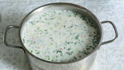 Окрошка овощная на кефире без колбасы и мяса