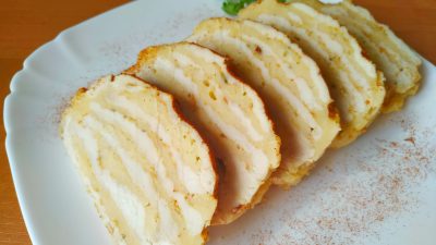 Ленивый рулет из куриного филе с сыром и специями