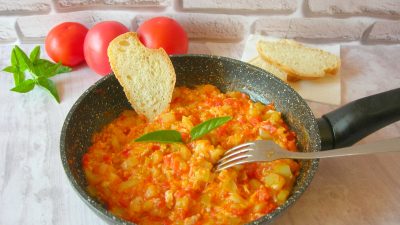 Турецкий омлет с овощами Менемен