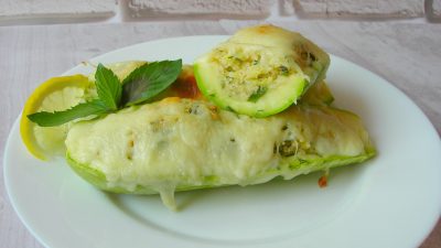 Кабачки фаршированные кускусом с сыром в духовке