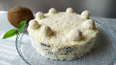 Торт с кокосовым кремом и печеньем Орео без выпечки