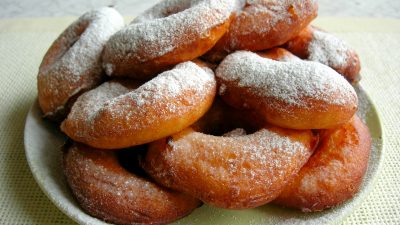 Пончики на молоке и дрожжах