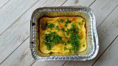 Свинина, запеченная с маринованными огурцами в сметане