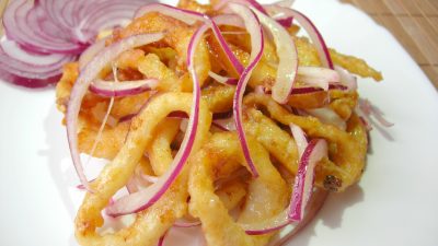 Салат из кальмаров с заправкой из цитрусовых, меда и горчицы