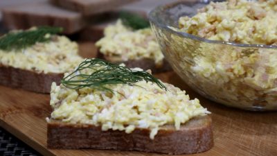 Намазка из печени трески с плавленым сыром и яйцом