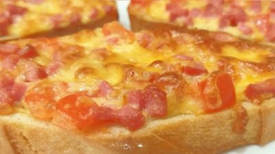 Горячие бутерброды с сыром и колбасой в духовке