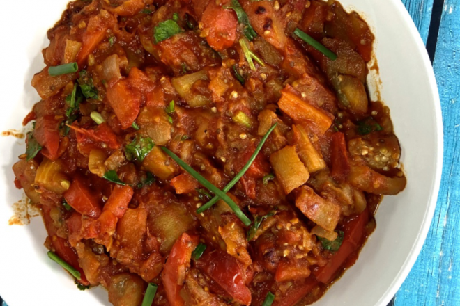 Рецепт овощного рагу с баклажанами и кабачками | Интернет магазин Sulpak