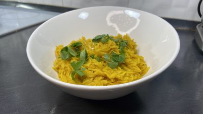 Рис по-индийски с куркумой, кумином и кардамоном