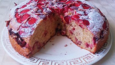 Пирог с клубникой и маскарпоне