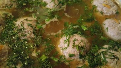 Классический картофельный суп с фрикадельками и морковью