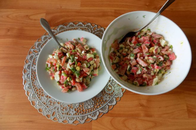 Крабовый салат с фасолью и огурцом - картинки и фото kormstroytorg.ru