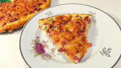 Пицца из кабачков с колбасой и сыром в духовке