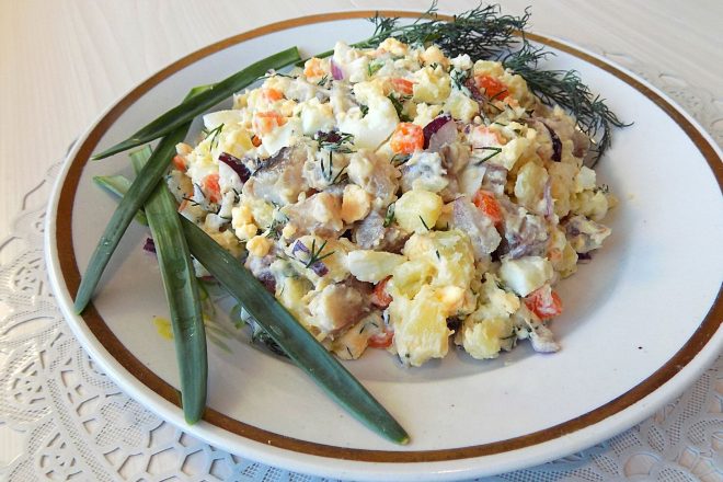 Салат из селедки с картофелем, яйцами и луком, рецепт с фото и видео