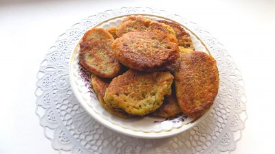 Овощные оладьи из картофеля с морковью