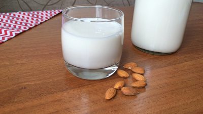 Домашнее миндальное молоко с медом