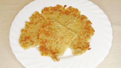 Картофельный блин на сковороде без яиц и муки