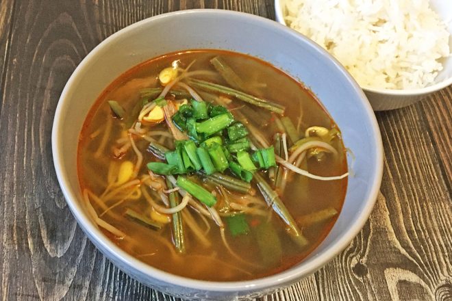 Корейский острый суп с говядиной Юккедян (Юккеджан)