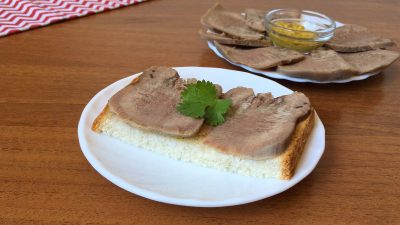 Сочный отварной говяжий язык