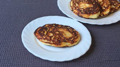 Сырники из творога и сметаны на сковороде