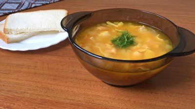 Гороховый суп с копченой грудинкой в мультиварке