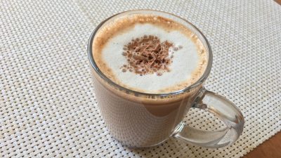 Горячий шоколад из молока, шоколада и какао