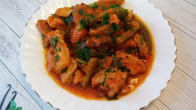 Азу из свинины по-домашнему с солеными огурцами