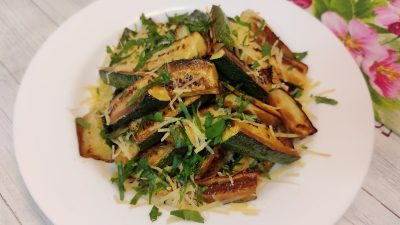 Жареные цукини с чесноком и сыром