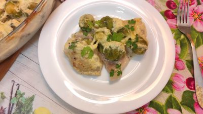 Рыба запеченная с брюссельской капустой в сливочном соусе