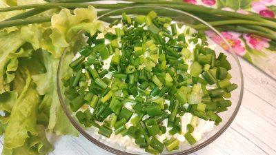 Слоёный салат из консервированной сайры
