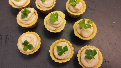 Форшмак из сельди с яйцами, батоном и луком