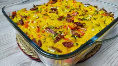 Омлет с тыквой, сладким перцем и колбасками в духовке