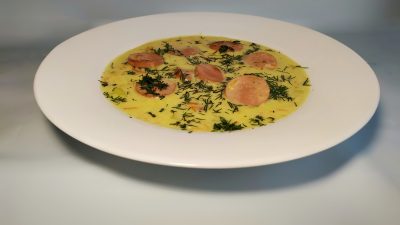 Сырный суп с картофелем, вермишелью и сосисками