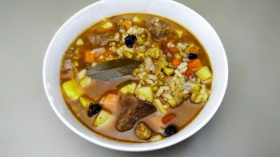 Узбекский мясной суп с машем и рисом Машхурда
