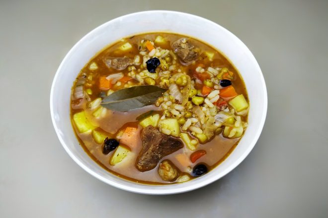 Узбекский мясной суп с машем и рисом Машхурда