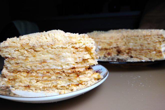 Медовый торт на сковороде со сметанным кремом
