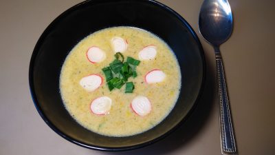 Сырный крем-суп с курицей и крабовыми палочками